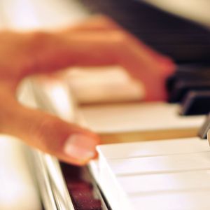 裸体杨幂张开腿露出尿口让我捅
