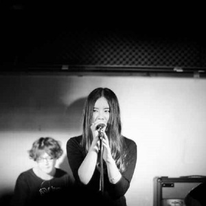 裸体杨幂张开腿露出尿口让我捅
